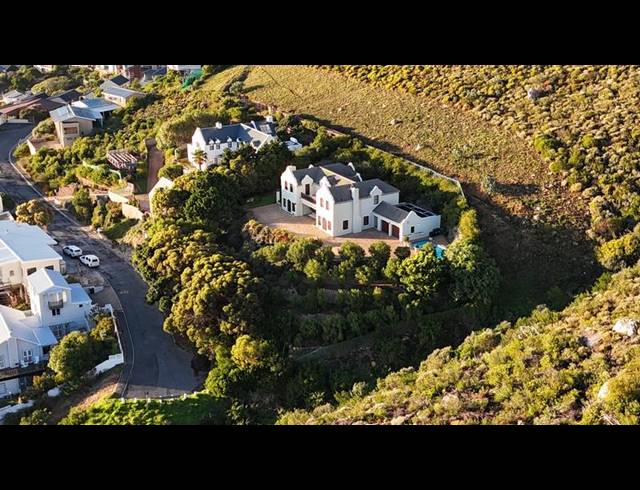 4 BEDROOM HOUSE FOR SALE IN SIMONSTOWN